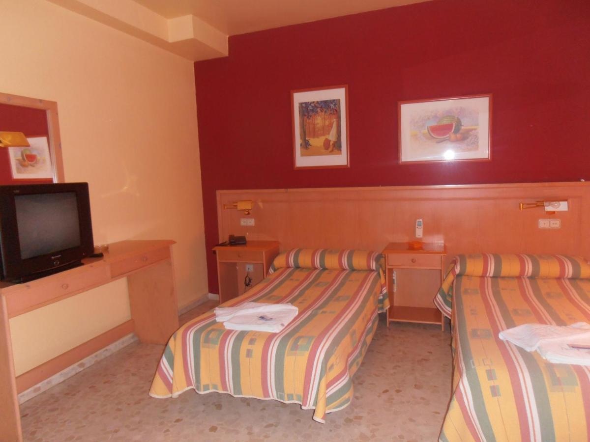 Hostal Carlos III El Ejido Bagian luar foto