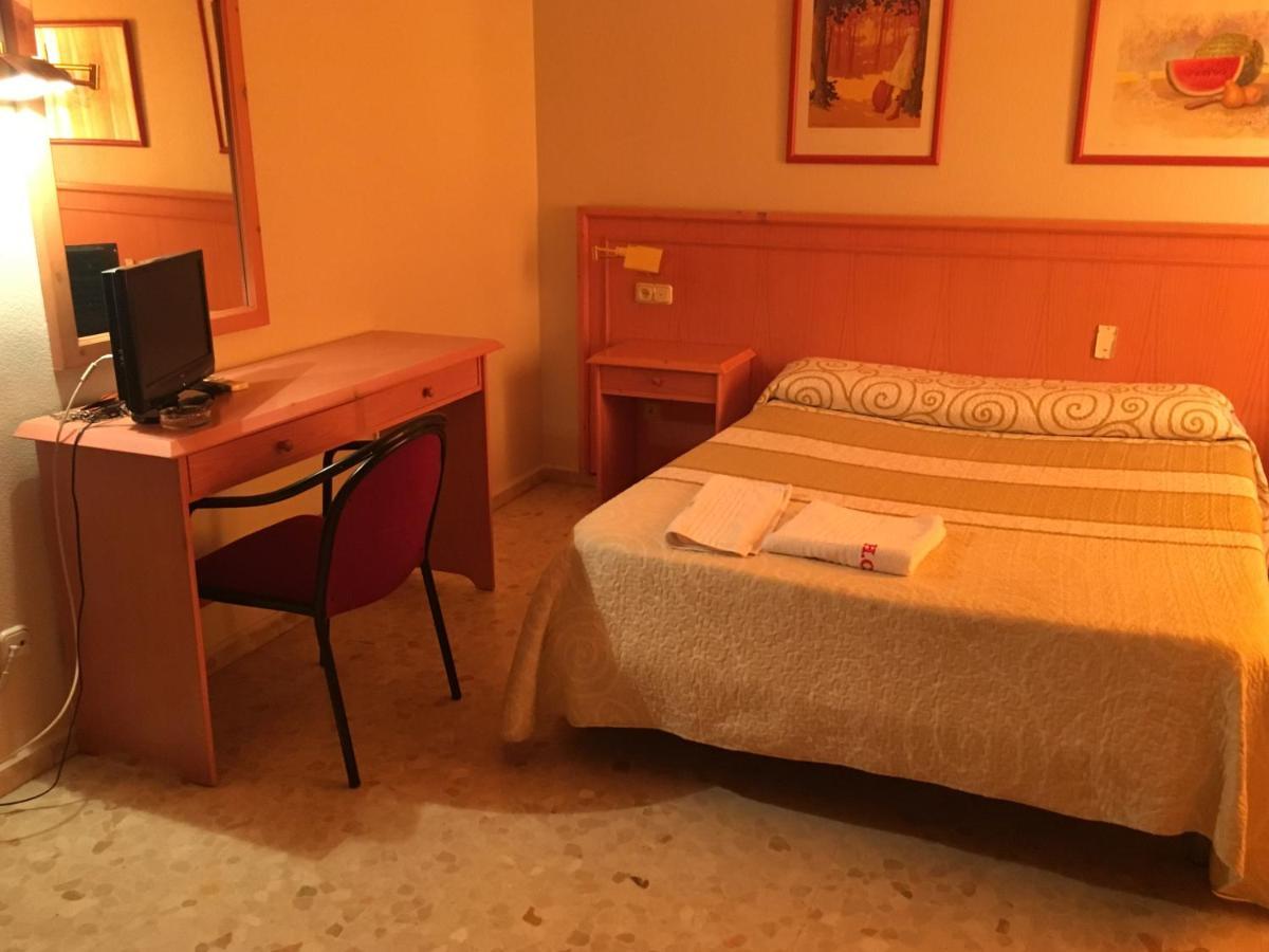 Hostal Carlos III El Ejido Bagian luar foto