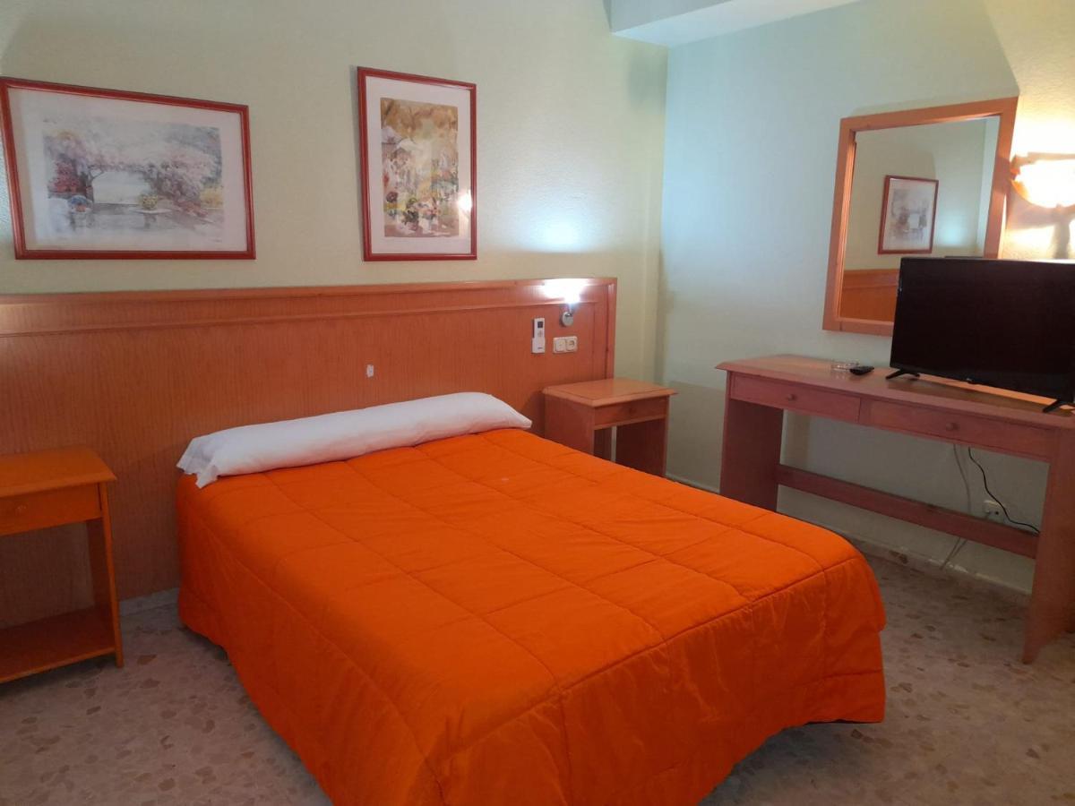 Hostal Carlos III El Ejido Bagian luar foto