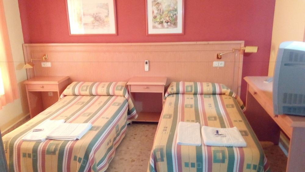 Hostal Carlos III El Ejido Bagian luar foto